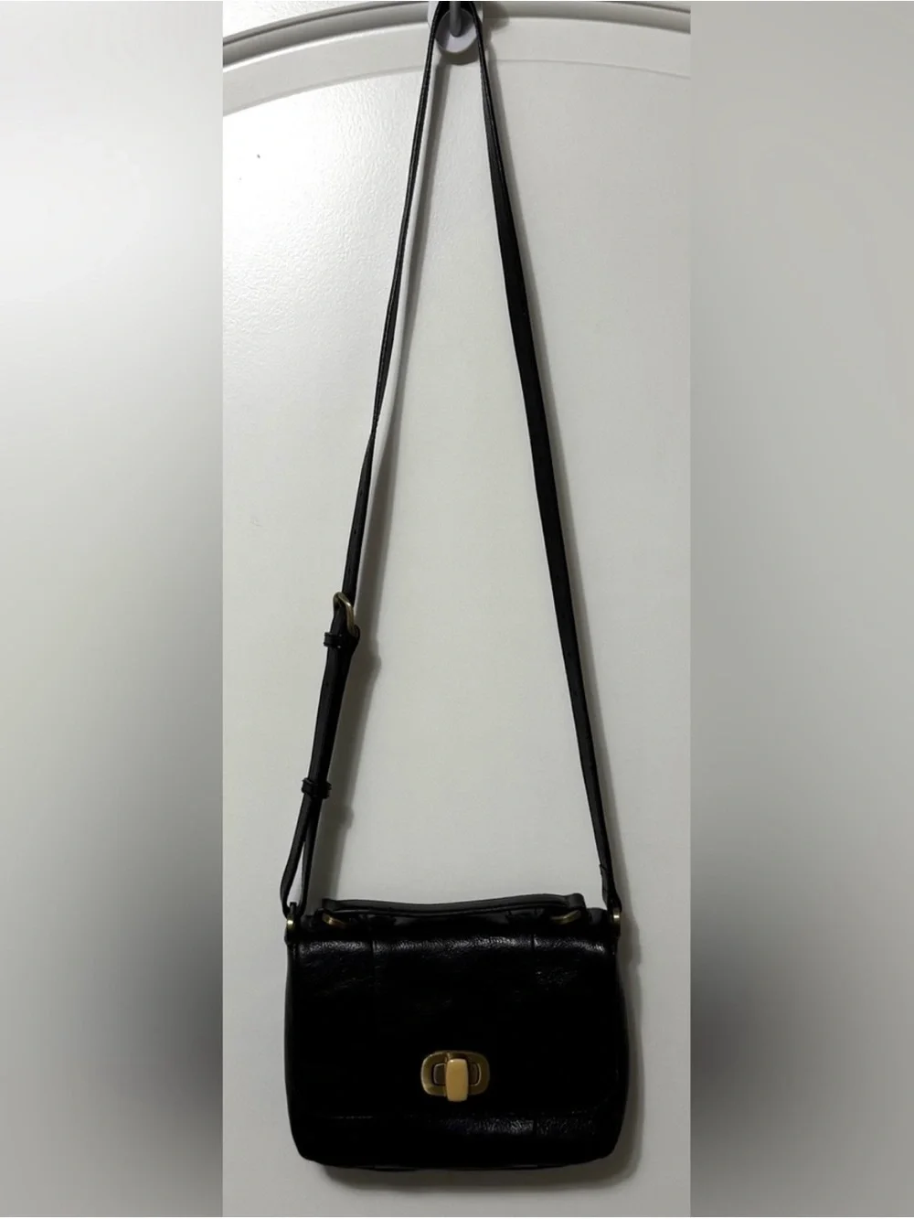 Hobo International Black Leather Crossbody Bag - Timeless Style - Picture 3 of 11